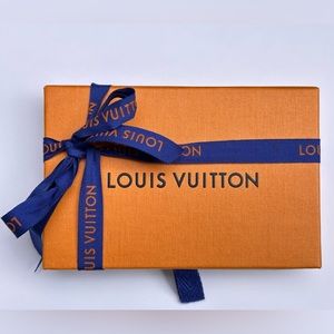AUTH NEW Louis Vuitton box/ribbon & pouch📦
